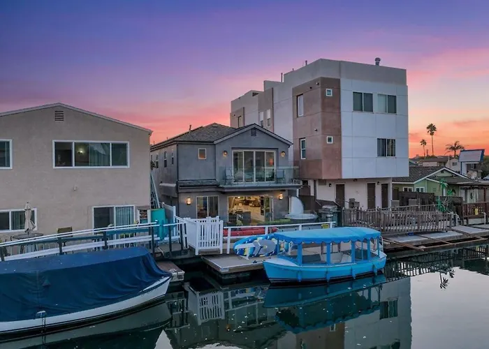 Voted Airbnb Most Loved Home 2024 Duffy Boat