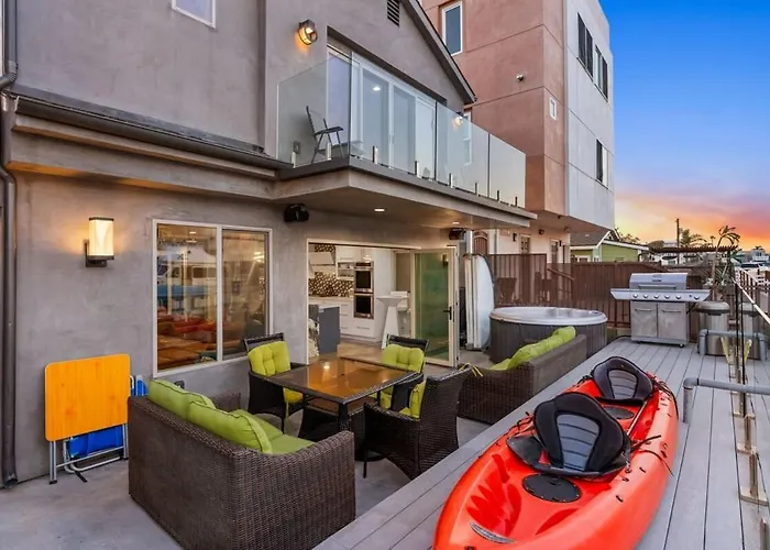 Voted Airbnb Most Loved Home 2024 Duffy Boat